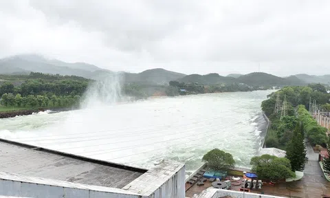 Thủ tướng chỉ đạo tăng cường kiểm tra thường xuyên hệ thống đê điều sẵn sàng ứng phó với các tình huống