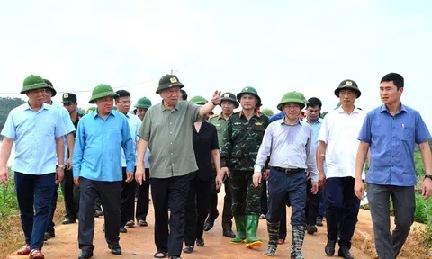 Tổng Bí thư, Chủ tịch nước Tô Lâm thăm hỏi động viên nhân dân vùng lũ Tuyên Quang