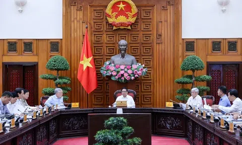 Thủ tướng: Phấn đấu cuối năm 2025 hoàn thành xoá nhà tạm, nhà dột nát trên toàn quốc