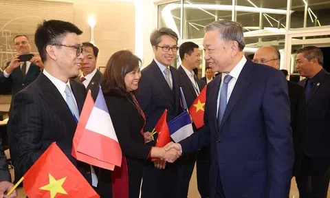 Tổng Bí thư, Chủ tịch nước bắt đầu dự Hội nghị Pháp ngữ và thăm chính thức Pháp