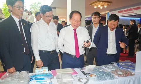 Dẫn đầu cả nước về thu hút FDI, Hải Phòng coi các nhà đầu tư nước ngoài là những công dân danh dự