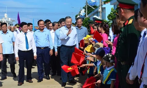 Tổng Bí thư, Chủ tịch nước: Cồn Cỏ phát huy vai trò tiền đồn và phát triển kinh tế biển bền vững