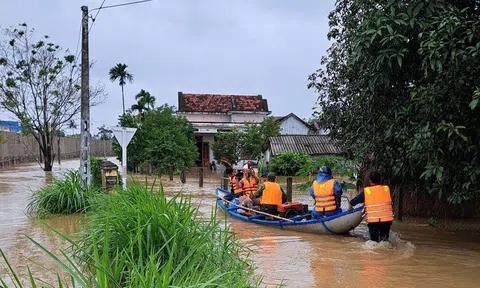 Thủ tướng yêu cầu chủ động ứng phó, khắc phục nhanh hậu quả mưa lũ ở Trung Bộ