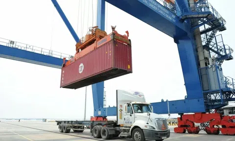 Qua 11 tháng có bảy mặt hàng xuất khẩu trên 10 tỷ USD, cả nước xuất siêu 24,31 tỷ USD