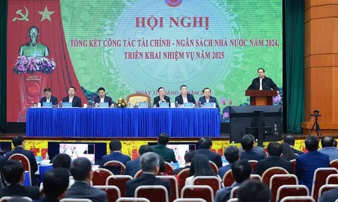 Lần đầu tiên thu ngân sách đạt trên 2 triệu tỷ đồng, vượt thu 324 nghìn tỷ đồng