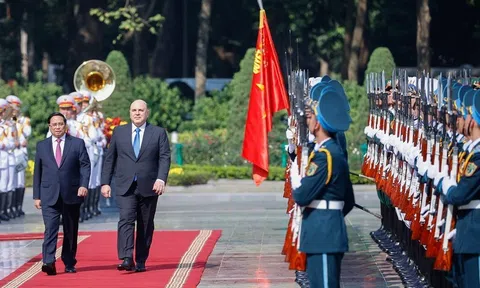 Thủ tướng Phạm Minh Chính chủ trì lễ đón và hội đàm với Thủ tướng Nga