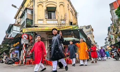 “Tết Việt-Tết Phố 2025” tái hiện không khí Tết Hà Nội xưa với cây nêu sân đình, trình diễn thư pháp