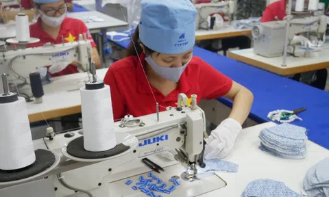 Dệt may kỳ vọng xuất khẩu 48 tỷ USD năm 2025 và giải pháp "giữ chân" người lao động
