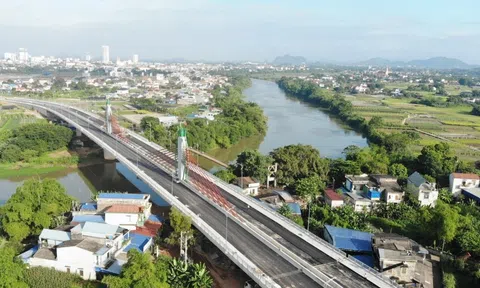 Thủ tướng đôn đốc các bộ ngành, địa phương đẩy mạnh phân bổ và giải ngân vốn đầu tư công năm 2025