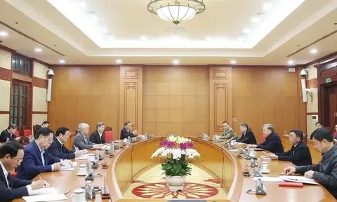 Bộ Chính trị yêu cầu nghiên cứu định hướng sáp nhập một số đơn vị hành chính cấp tỉnh