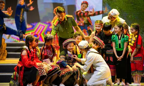 Đội ngũ những người thầy thuốc Việt Nam luôn thực hiện căn dặn của Bác Hồ: Việc chữa bệnh tật và giữ sức khỏe cho đồng bào là một nhiệm vụ rất vẻ vang