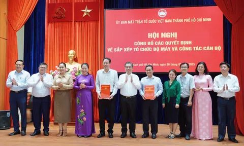 Ủy ban MTTQ Việt Nam TP.HCM công bố quyết định sắp xếp tổ chức bộ máy và công tác cán bộ
