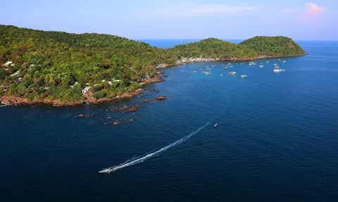 Đảo ngọc Phú Quốc cao điểm mùa du lịch thu hút du khách tăng hơn 30% so với cùng kỳ năm trước