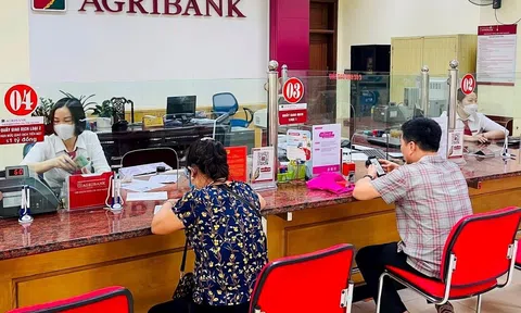 Nhiều ngân hàng đồng loạt giảm mạnh lãi suất huy động sau chỉ thị của Thủ tướng