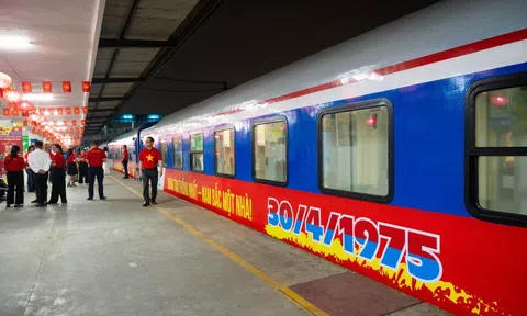 Đoàn tàu Thống nhất tái hiện hình ảnh Bắc-Nam thống nhất một nhà, khơi dậy tinh thần đoàn kết dân tộc
