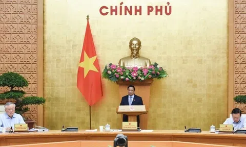 Thủ tướng: Tiếp tục hoàn thiện thể chế, ưu tiên thúc đẩy tăng trưởng