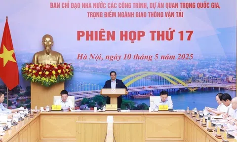 Đẩy mạnh đầu tư, trong đó có đầu tư công, tập trung vào các dự án giao thông trọng điểm