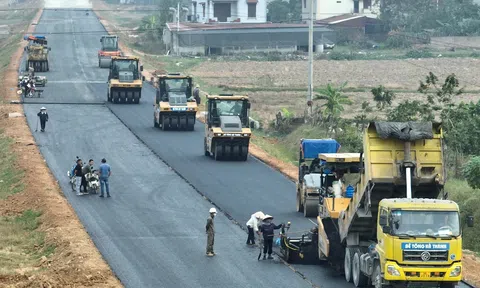 Thủ tướng Chính phủ yêu cầu triển khai quyết liệt, đồng bộ, kịp thời giải ngân vốn đầu tư công năm 2025