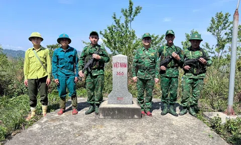 Chuyện về những người quên việc riêng để ngày đêm bảo vệ màu xanh cho rừng