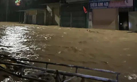 Nhiều bản làng miền Tây xứ Nghệ trắng đêm chạy lũ