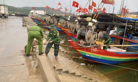 Nghệ An: Người dân và bộ đội Biên phòng nỗ lực phòng chống bão số 5