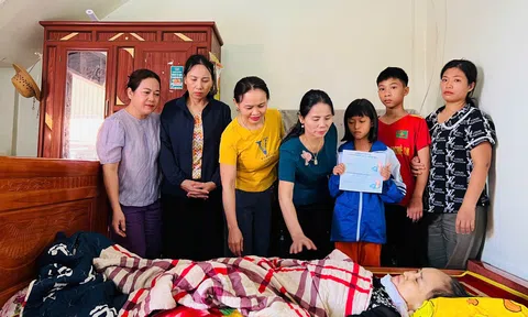 Doanh nghiệp nữ thị xã Hoàng Mai và câu chuyện xúc động về “mẹ đỡ đầu” hàng chục đứa trẻ bất hạnh