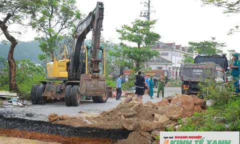 Huy động hàng trăm người khắc phục sự cố vỡ bờ sông Vinh