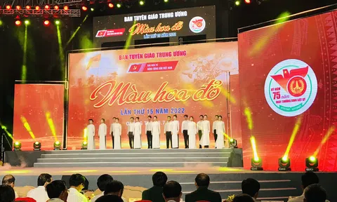 Chương trình nghệ thuật “Màu hoa đỏ” tái hiện ký ức một "thời hoa lửa"