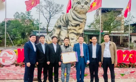 Khen thưởng người tạo ra “hoa hậu mèo” Quảng Trị