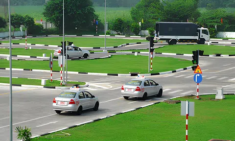 Nhiều cơ sở đào tạo lái xe bị nghi ngờ có dấu hiệu tiêu cực