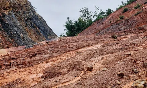 Báo động báo đỏ về nguy cơ sạt lở tại Quảng Nam