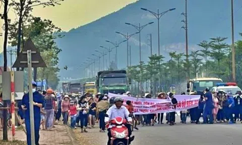 Khám xét chỗ ở đối tượng nghi “cầm đầu” vụ gây rối trật tự tại Nghi Sơn