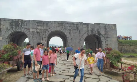 Phát triển du lịch gắn với bảo tồn, phát huy các giá trị văn hóa