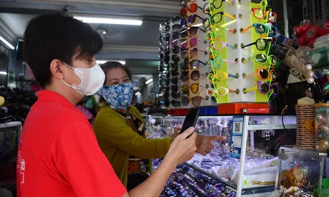 Thanh Hóa: Một số tuyến phố dân đi chợ không dùng tiền mặt