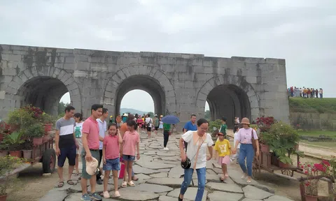 Du lịch tâm linh xứ Thanh thu hút du khách mỗi độ tết đến xuân về