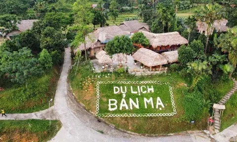 Bản nghèo giữa… phố