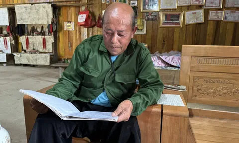 Người đưa văn minh về bản non cao Ché Lầu