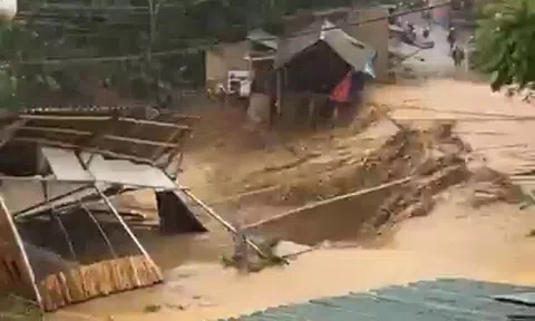 Mưa lũ khiến nhiều huyện miền núi tại Thanh Hóa bị cuốn trôi nhà cửa, hoa màu