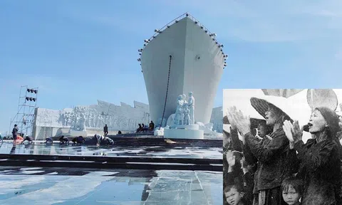 Tượng đài con tàu tập kết tại Sầm Sơn - nơi ghi dấu ấn nghĩa tình Bắc Nam