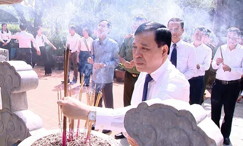 Lãnh đạo tỉnh Thanh Hóa dâng hương tưởng niệm Vua Lê Thái Tổ và Trung túc Vương Lê Lai