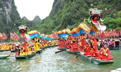 Ninh Bình đón hơn 700.000 lượt du khách dịp lễ, doanh thu vượt 1.000 tỉ đồng