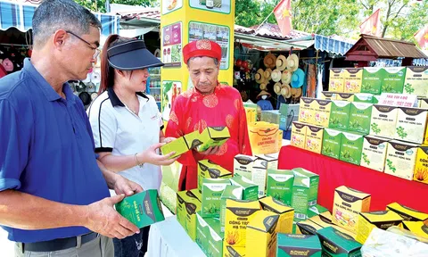 Du lịch chắp cánh, nông sản cất cánh - Cơ hội vàng từ sự kết hợp