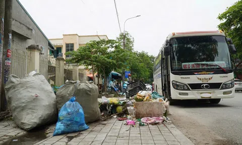 Bãi rác Đông Nam không thể kiểm soát: Thanh Hóa cần hướng đến lối sống xanh