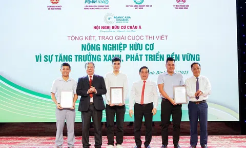 Hai phóng viên của Tạp chí Doanh nghiệp và Kinh tế xanh được vinh danh tại cuộc thi viết về nông nghiệp hữu cơ