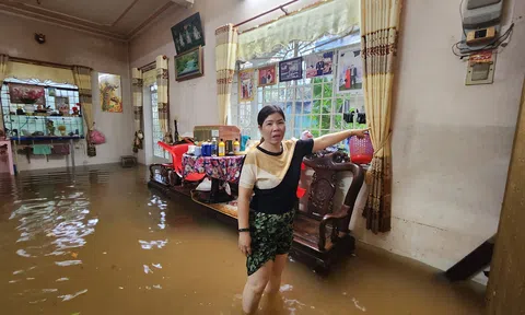 Bảo Lộc bị ngập sâu sau khi mưa lớn hàng giờ