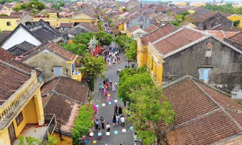 Hội An: Xe taxi, ô tô 7 chỗ trở lên không được vào phố cổ theo khung giờ quy định để điều tiết giao thông