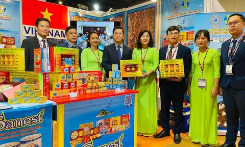 Khai trương gian hàng Việt Nam tại Hội chợ Thương mại Quốc tế Ấn Độ 2022