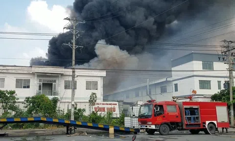 Long An: Cháy lớn tại khu công nghiệp Hải Sơn