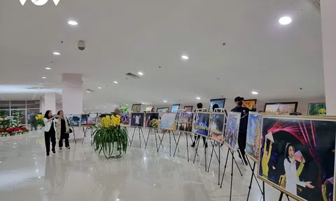 Ra mắt công chúng loạt ảnh 8 kỳ Festival hoa Đà Lạt