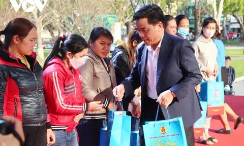 Không để người lao động bị mất việc không có Tết